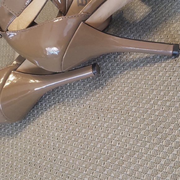 Michael Kors size 6 tan leather heels - Picture 7 of 7